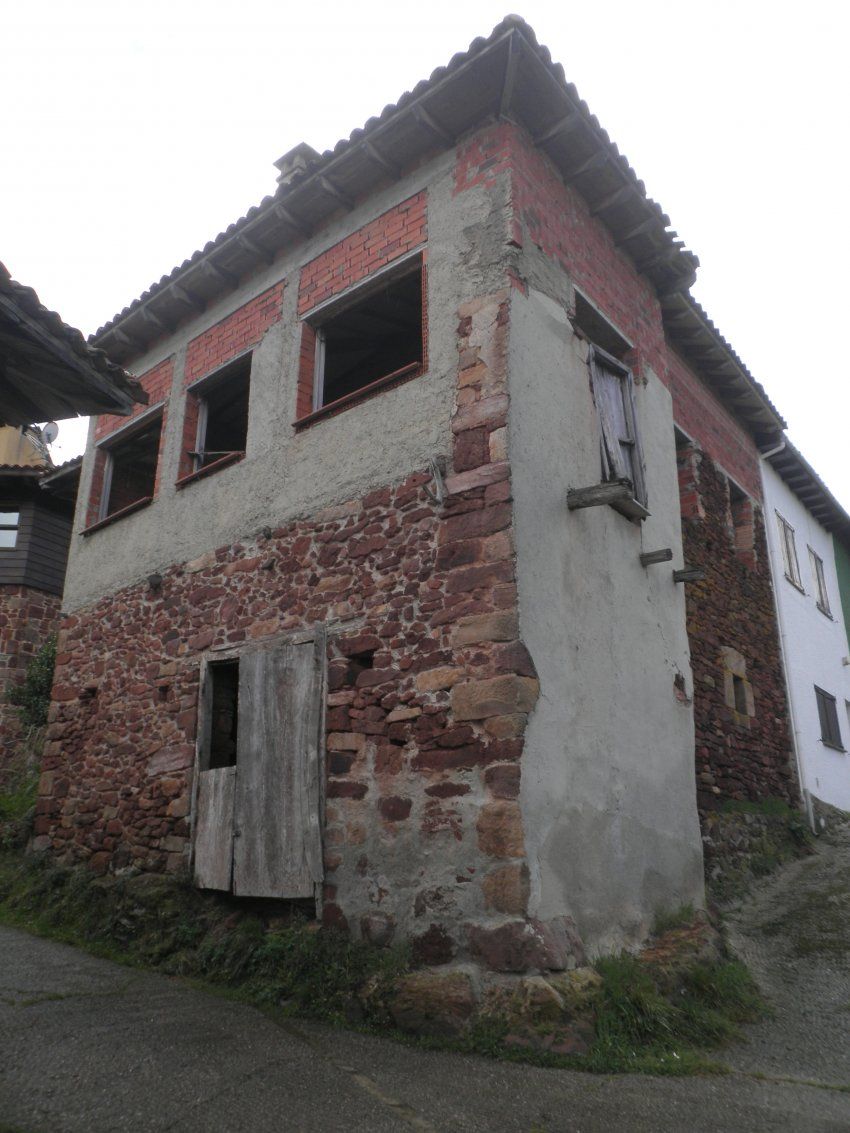 Casa de piedra semi rehabilitada en VILLAVICIOSA (REAB