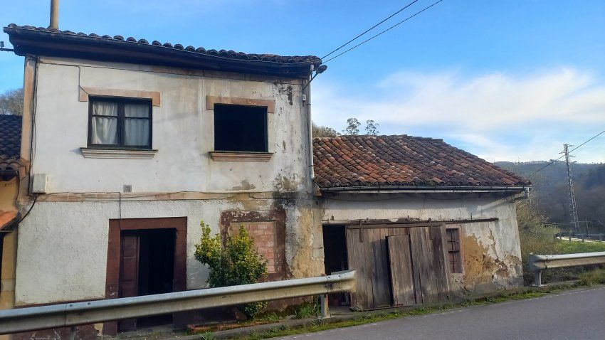 Casa de piedra para rehabilitar en CABRANES (REAB.0182)