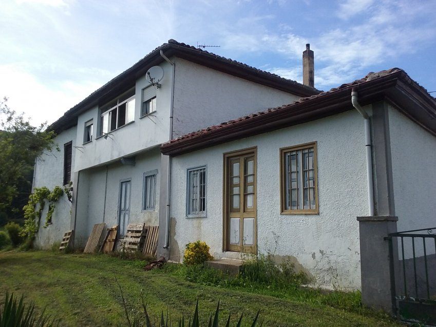 Casa de piedra para rehabilitar con Cuadra y Tenada en CABRANES (REAB