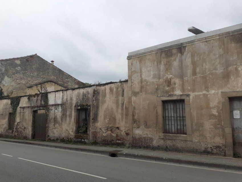 Casona de piedra para rehabilitar en Amandi   VILLAVICIOSA  (REAB
