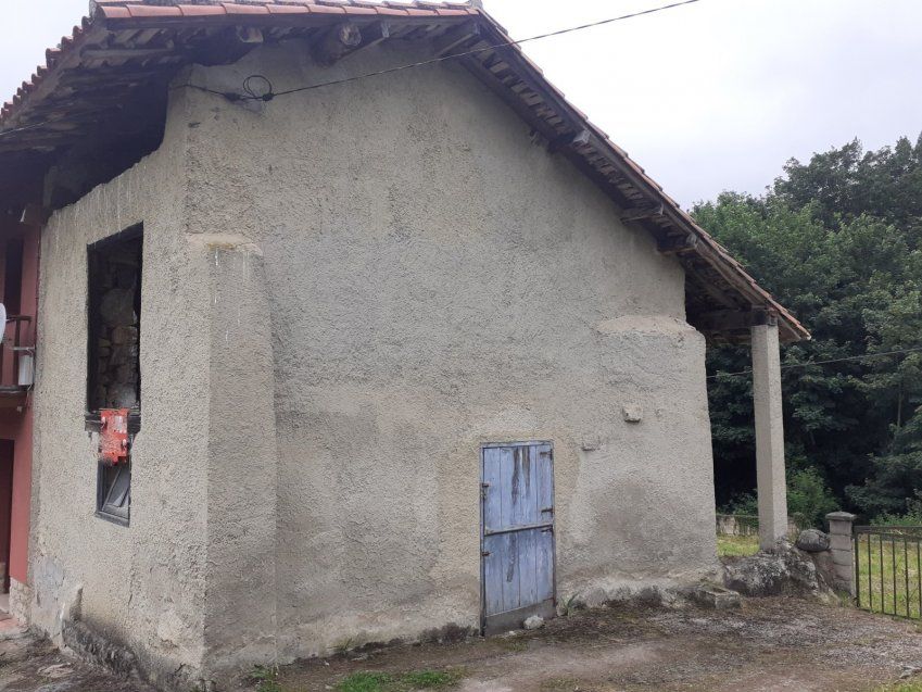 Finca edificable y Cuadra en CABRANES  (FIN