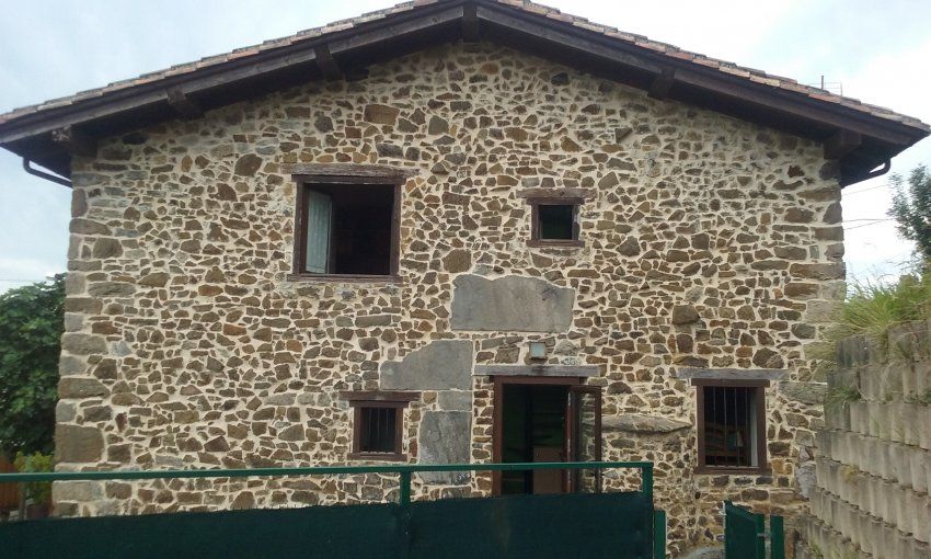Casa de piedra rehabilitada en CABRANES  (CAS