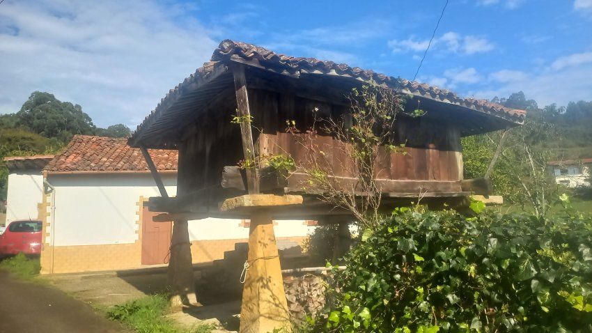 Casa de piedra independiente para rehabilitar en El Puntal VILLAVICIOSA (REAB