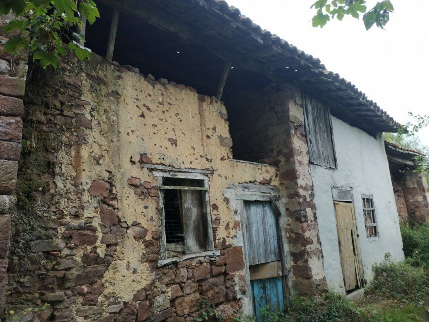 Cuadra y Tenada de piedra en CABRANES  (REAB