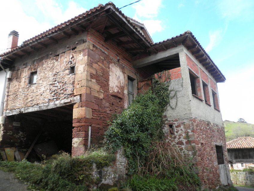 Casa de piedra semi rehabilitada en VILLAVICIOSA (REAB
