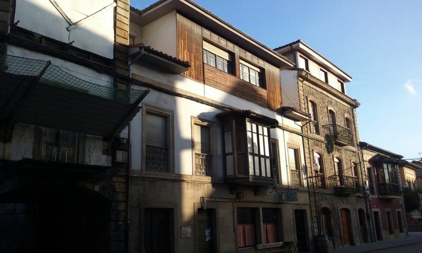 Edificio con Local Comercial funcionando en Villaviciosa