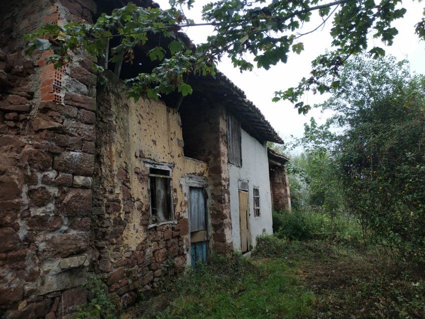 Cuadra y Tenada de piedra en CABRANES  (REAB