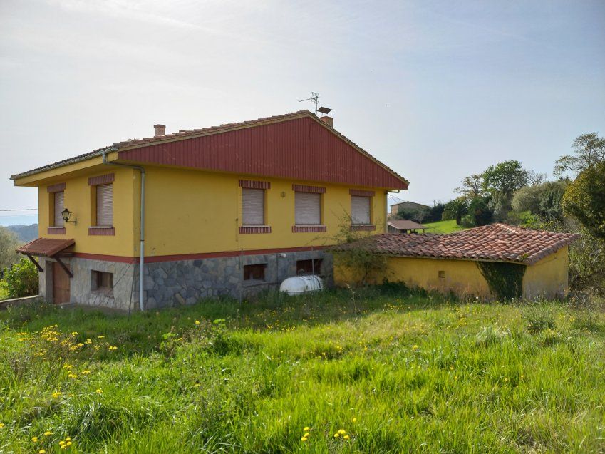Casa independiente con Hórreo y Nave en VILLAVICIOSA  (CAS.0288)