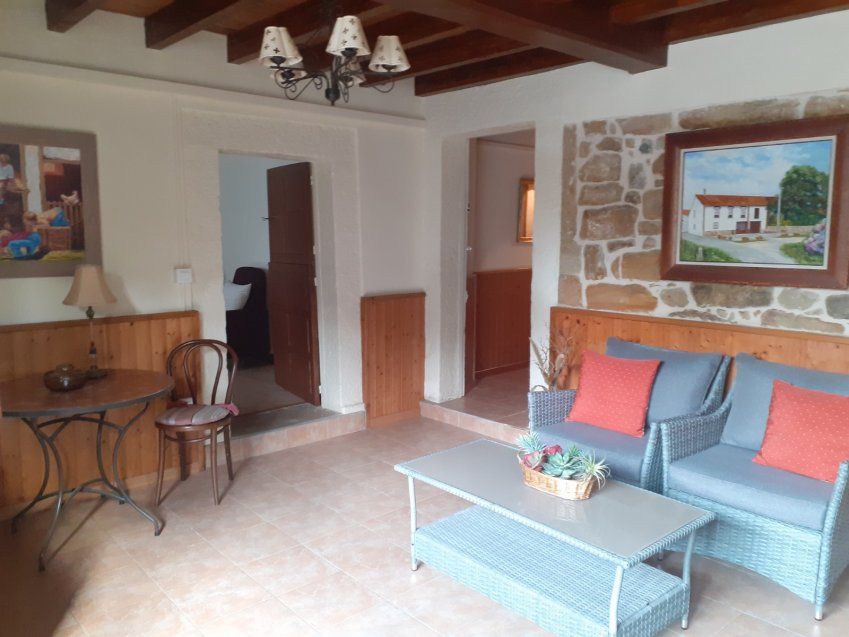 Casa de piedra reformada en Oles   VILLAVICIOSA  (ALQ
