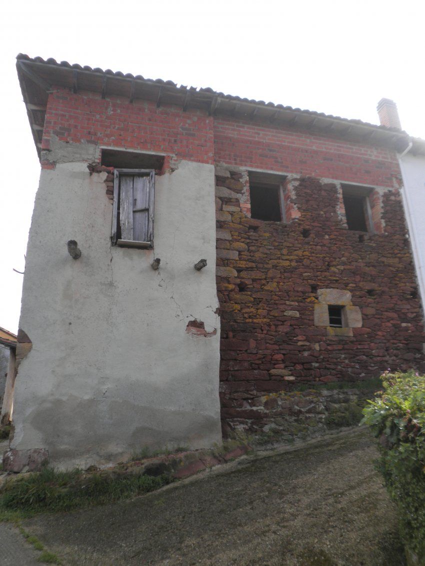 Casa de piedra semi-rehabilitada en VILLAVICIOSA (REAB.0132)