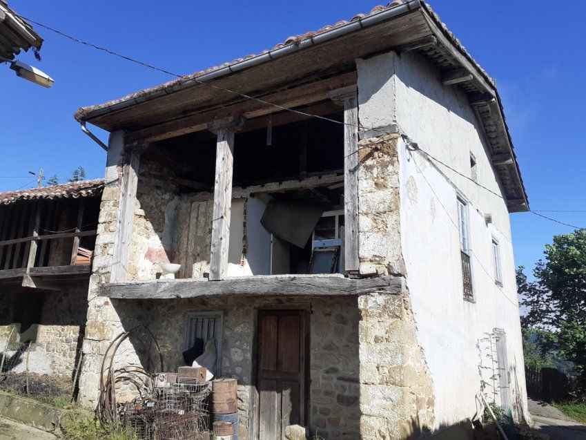 Casa de piedra para rehabilitar en CABRANES  (REAB