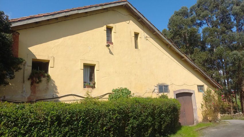 Casa de piedra con Cuadras y Llagar para reformar en Quintueles VILLAVICIOSA (REAB