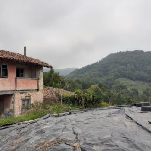 Casa de piedra y Cuadra para rehabilitar en CABRANES  (REAB