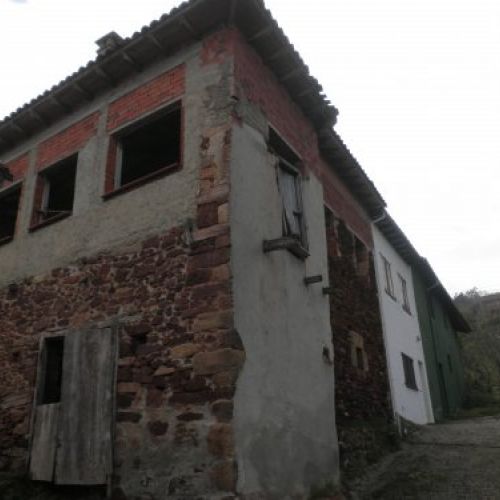 Casa de piedra semi rehabilitada en VILLAVICIOSA (REAB