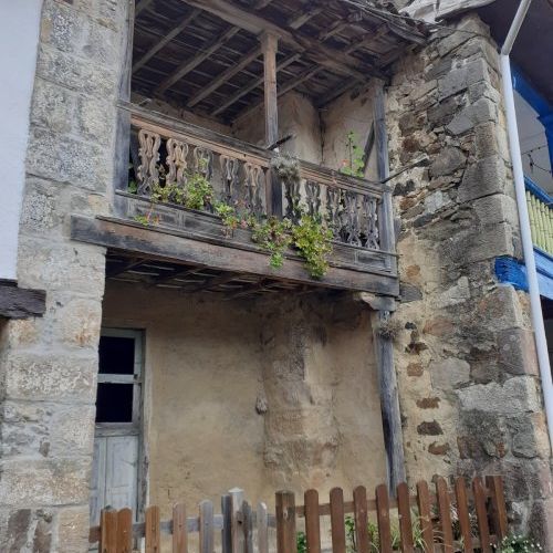 Casa de piedra para rehabilitar en CABRANES  (REAB