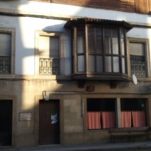 Edificio con Local Comercial funcionando en Villaviciosa